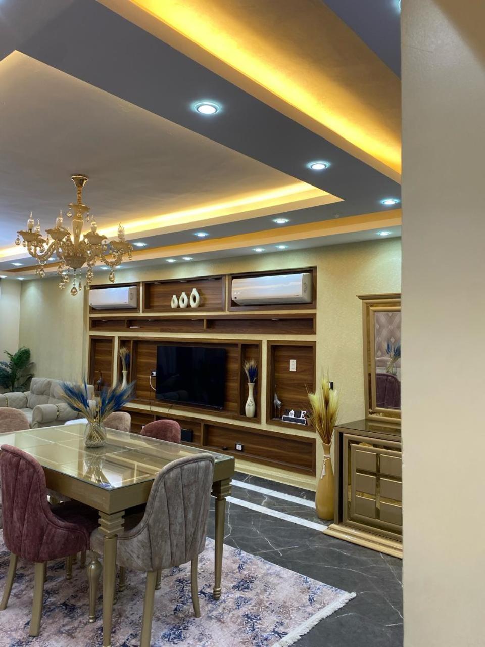 الدقي شارع مصدق Appartamento *